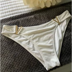 Victoria Secret’s White Bikini Bottom 👙